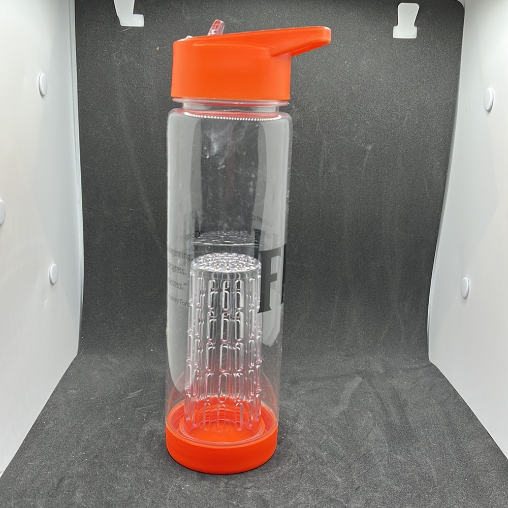 Infusing plastic water bottle for fruit infused water